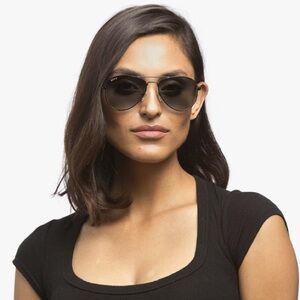 Diff Eyewear Cruz  Black Aviator Sunglasses like new with case